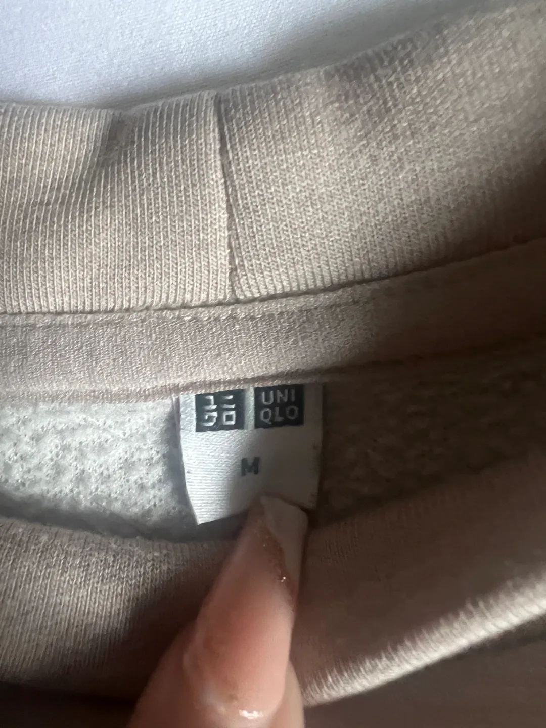 UNIQLO Beige Crewneck Sweatshirt - Size M image indicator(2)