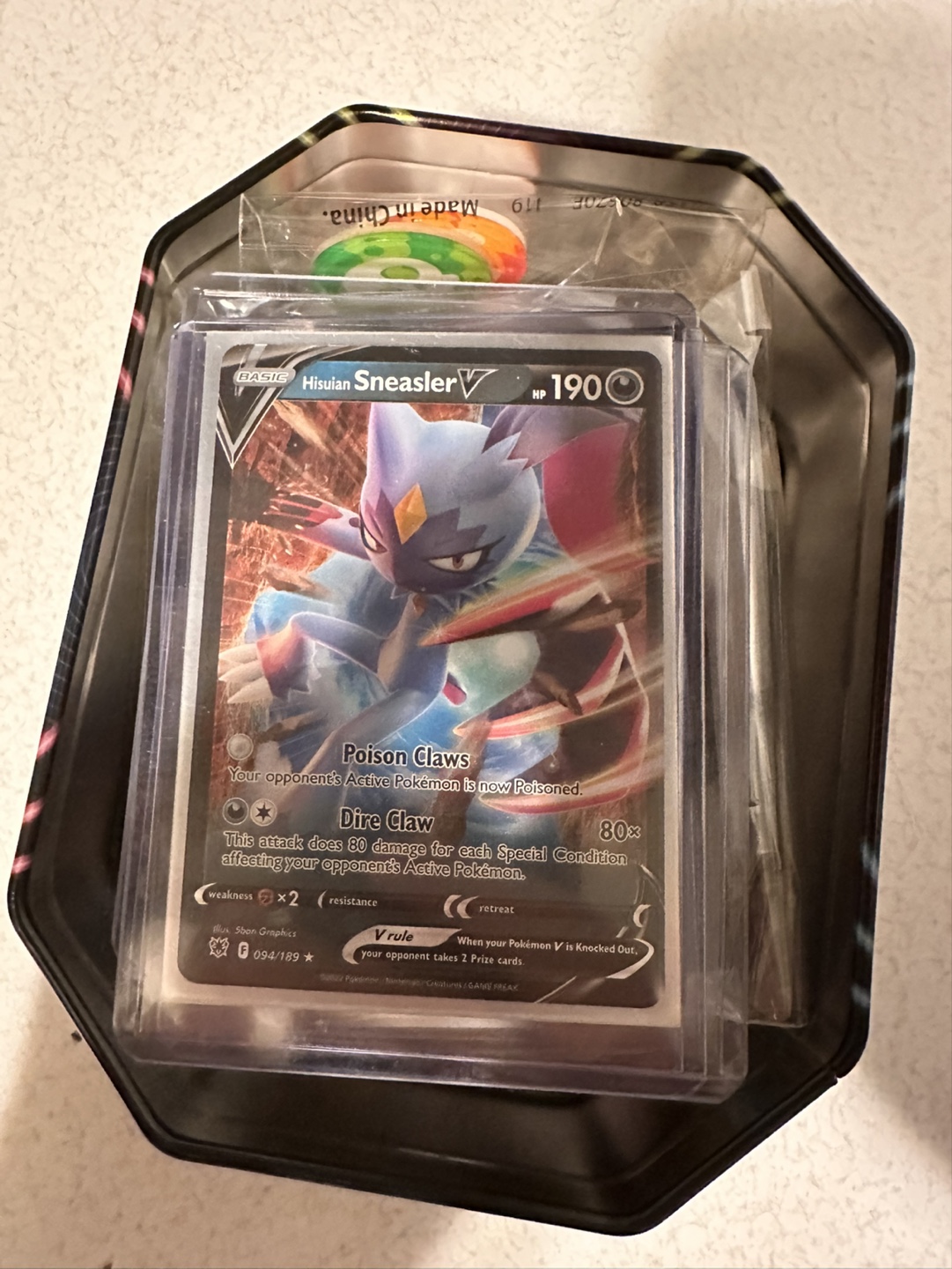 Pokemon Hisuian Sneasel V Tin - photo 2