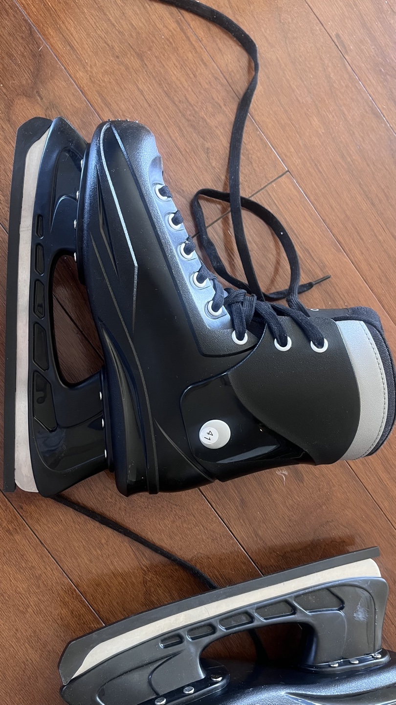 Oxelo Ice Skates & CCM Hockey Helmet - photo 2