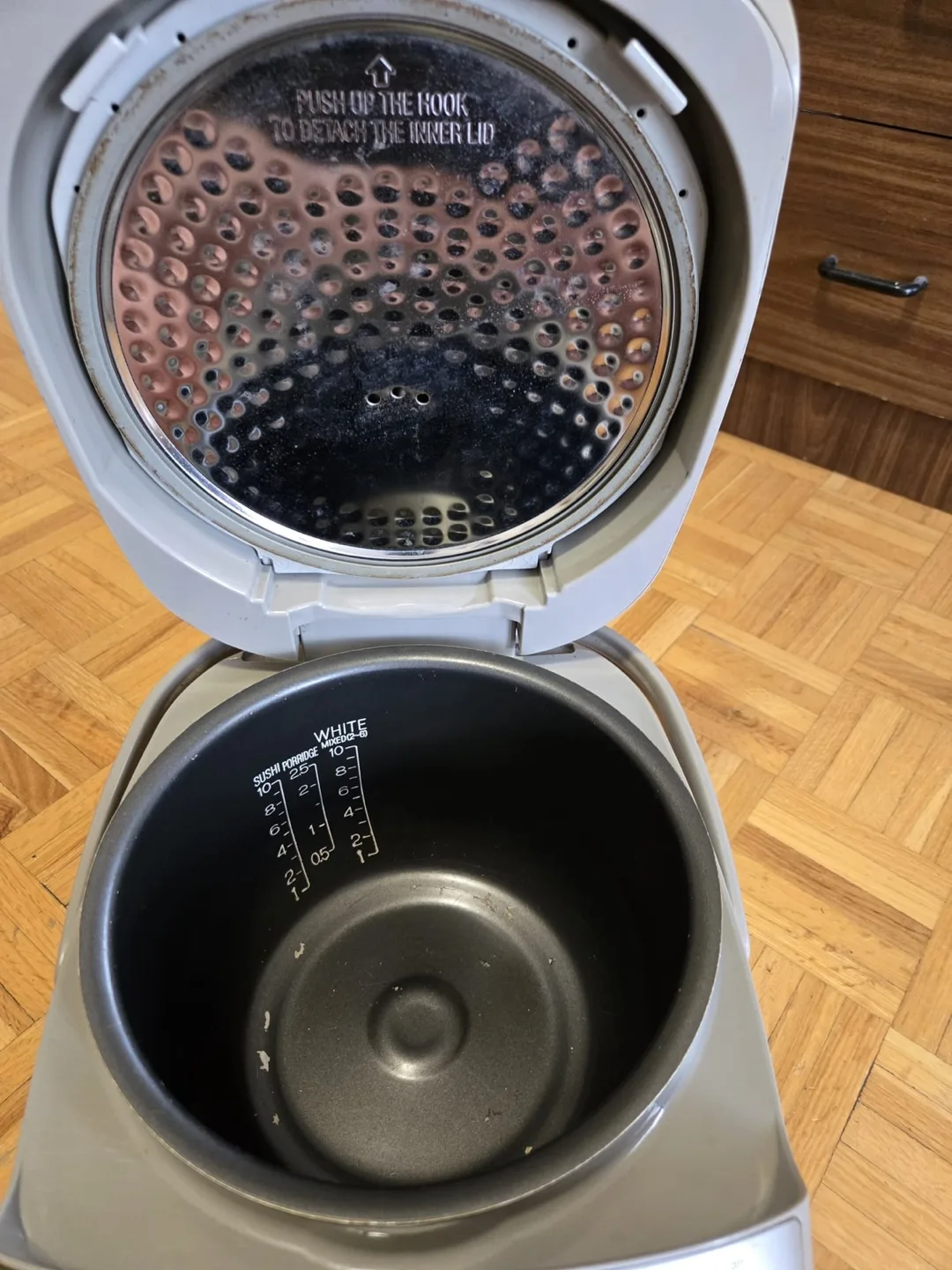 Used Zojirushi Rice Cooker NP-HBC18 image indicator(5)