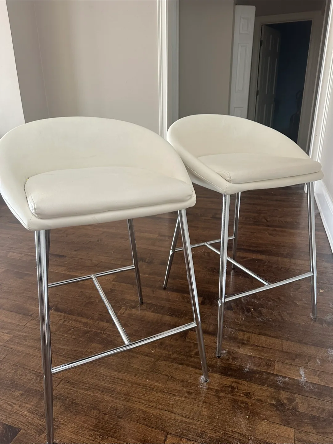 White Bar Stools thumbnail