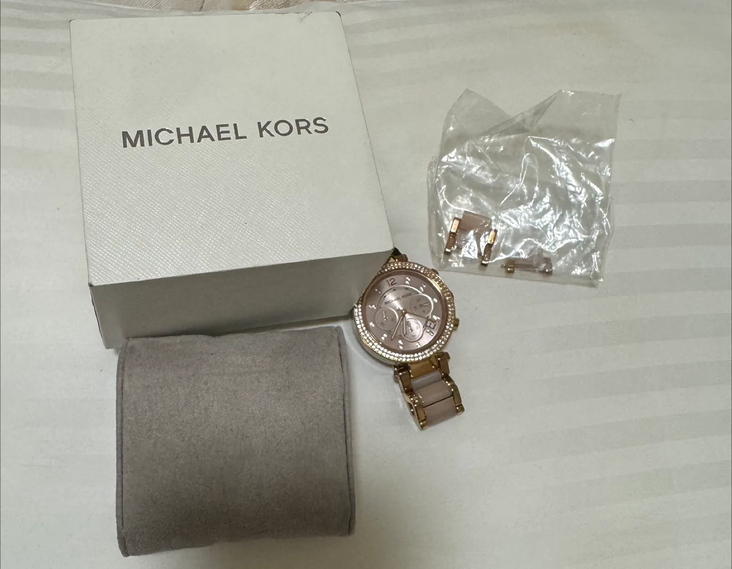 Michael Kors Women's Rose Gold Watch image indicator(4)