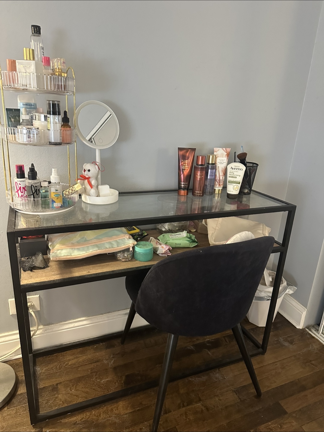 Vanity desk and chair