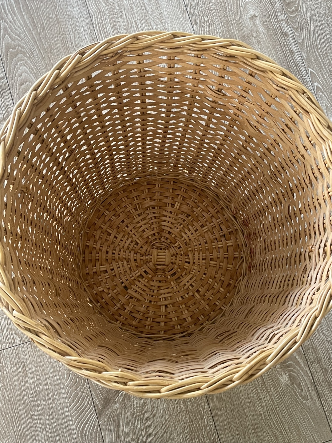 Large Wicker Basket with Lid - photo 2