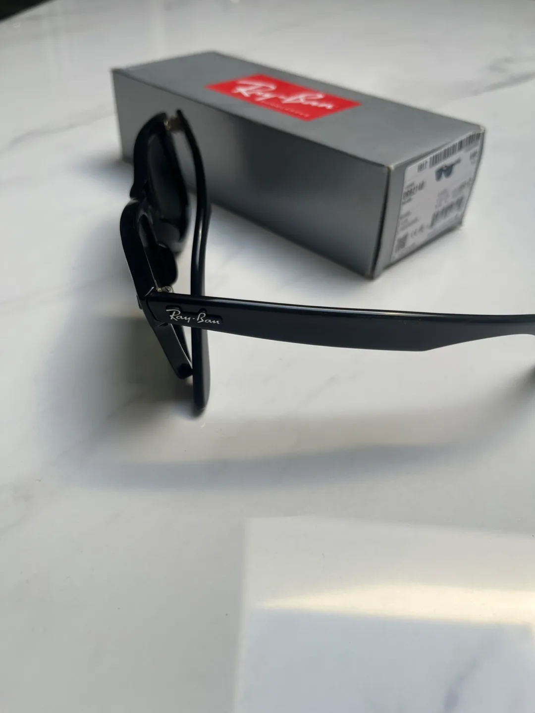 Ray-Ban Wayfarer Sunglasses image indicator(2)