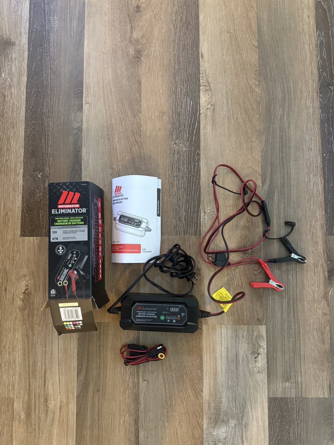Motomaster Eliminator 12V 4/1A Battery Charger