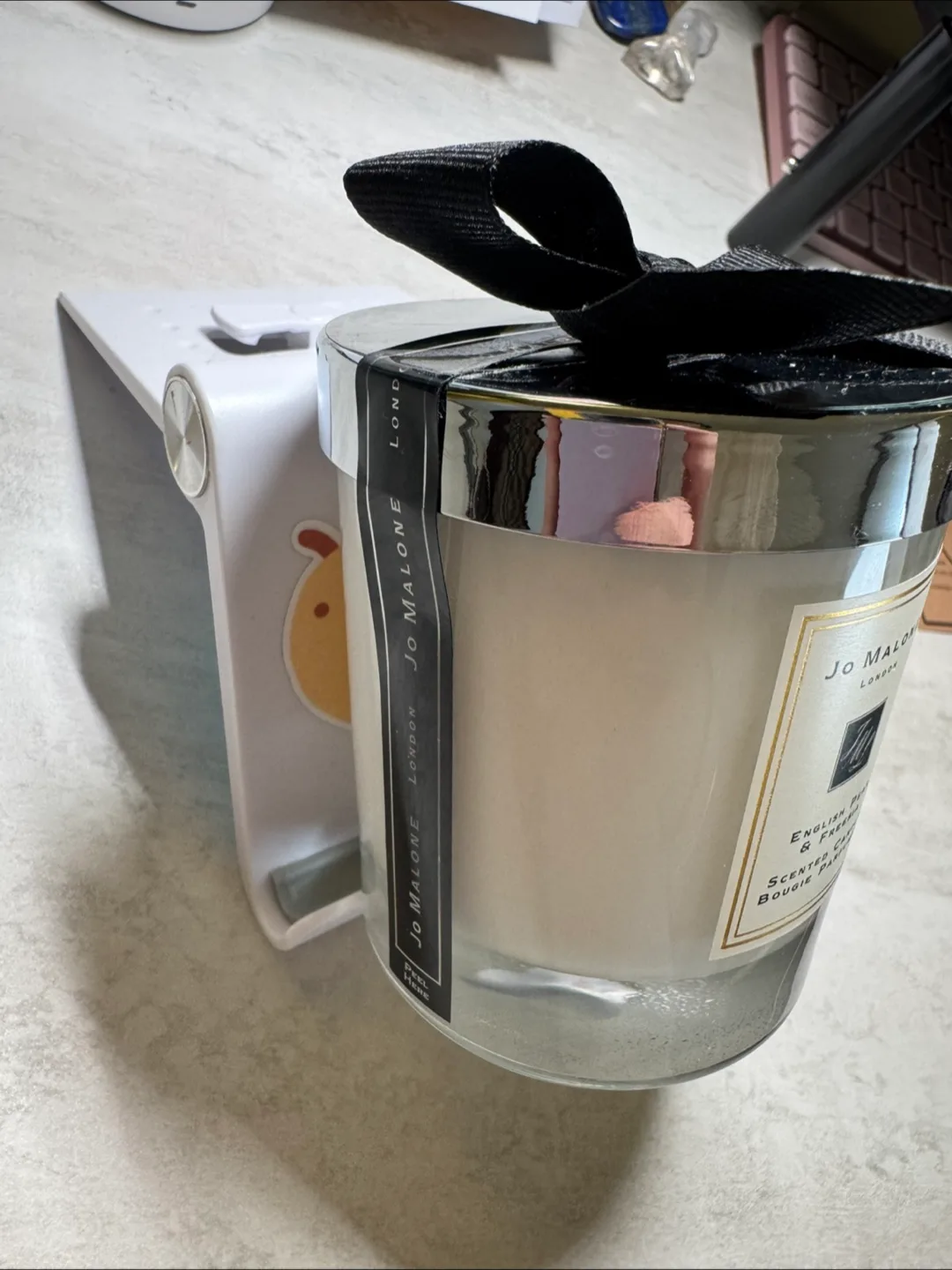 Jo Malone London English Pear & Freesia Scented Candle image indicator(4)