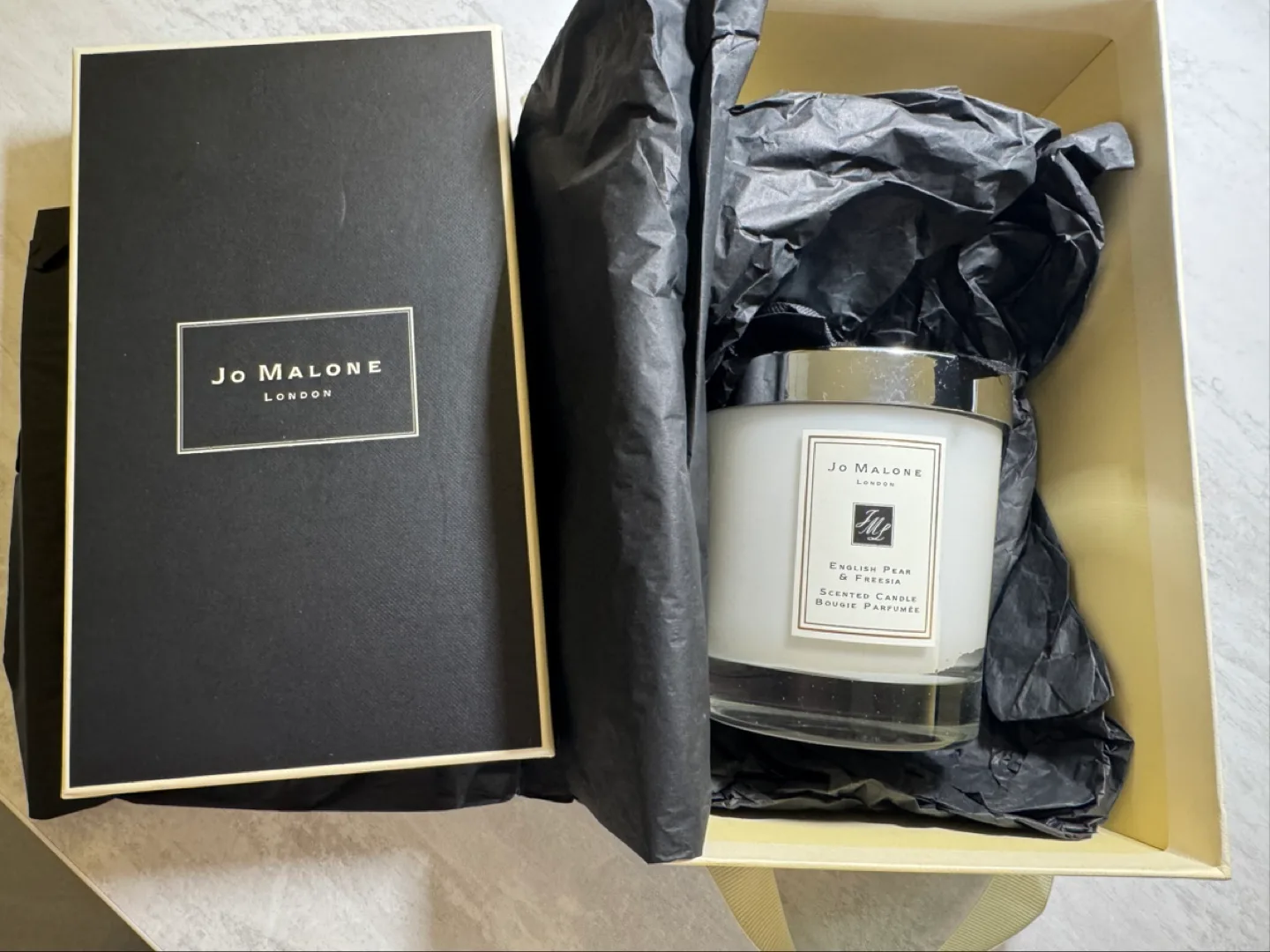 Jo Malone London English Pear & Freesia Scented Candle image indicator(2)