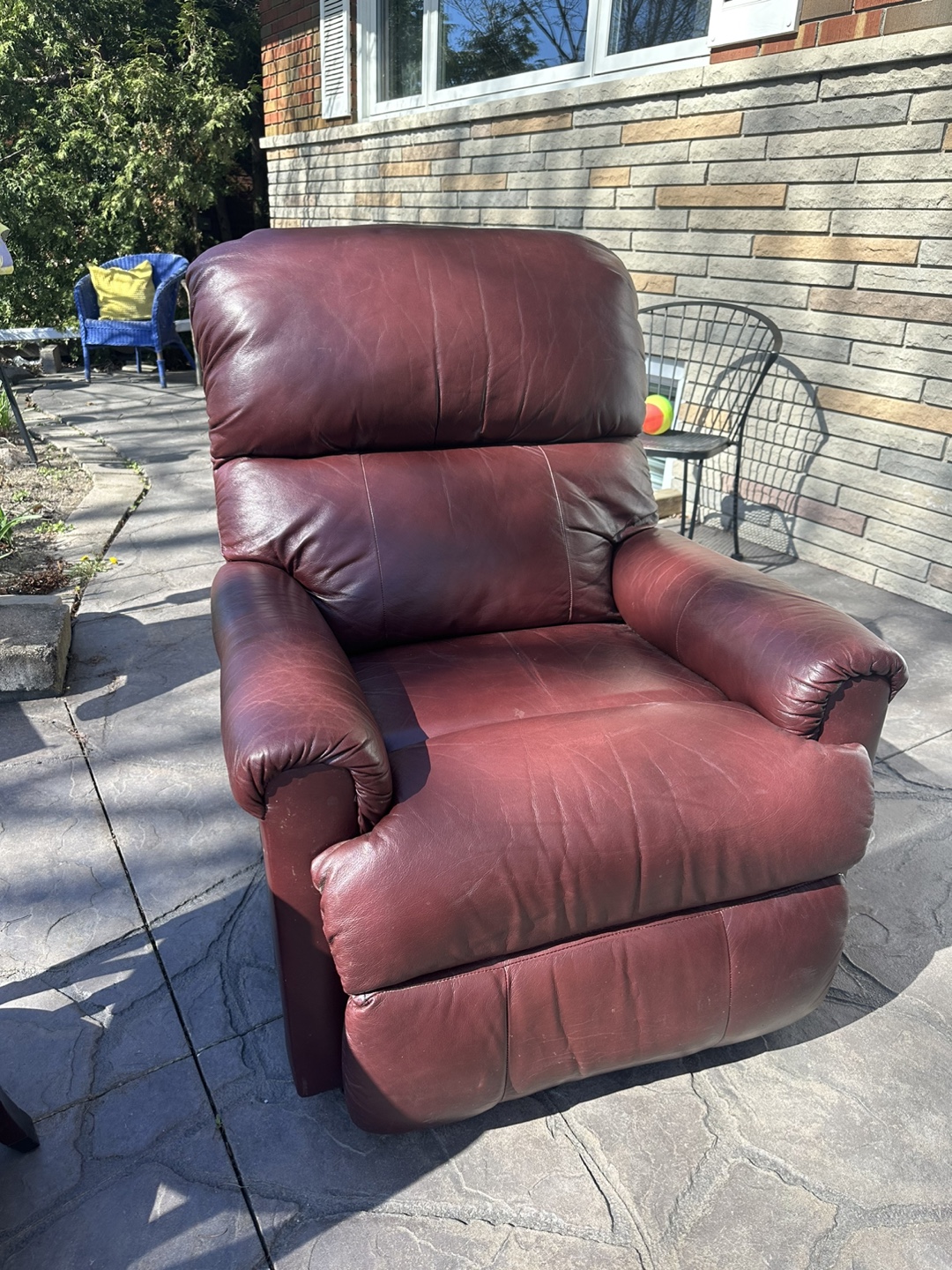 La-Z-Boy Recliner Chair - Burgundy Leather