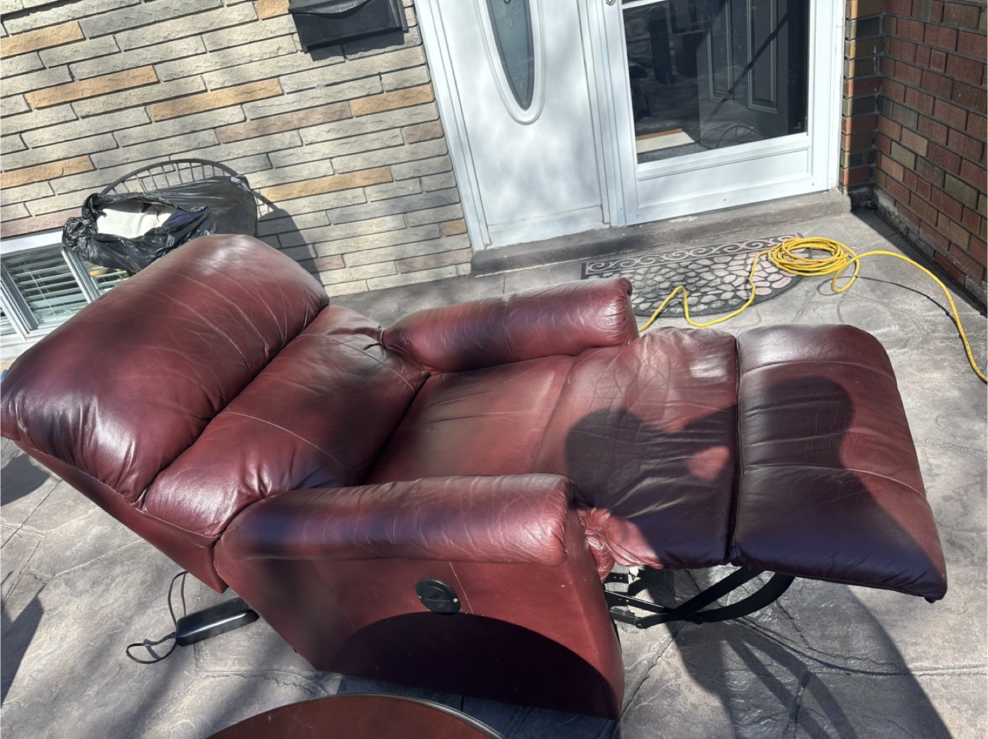 La-Z-Boy Recliner Chair - Burgundy Leather - photo 2