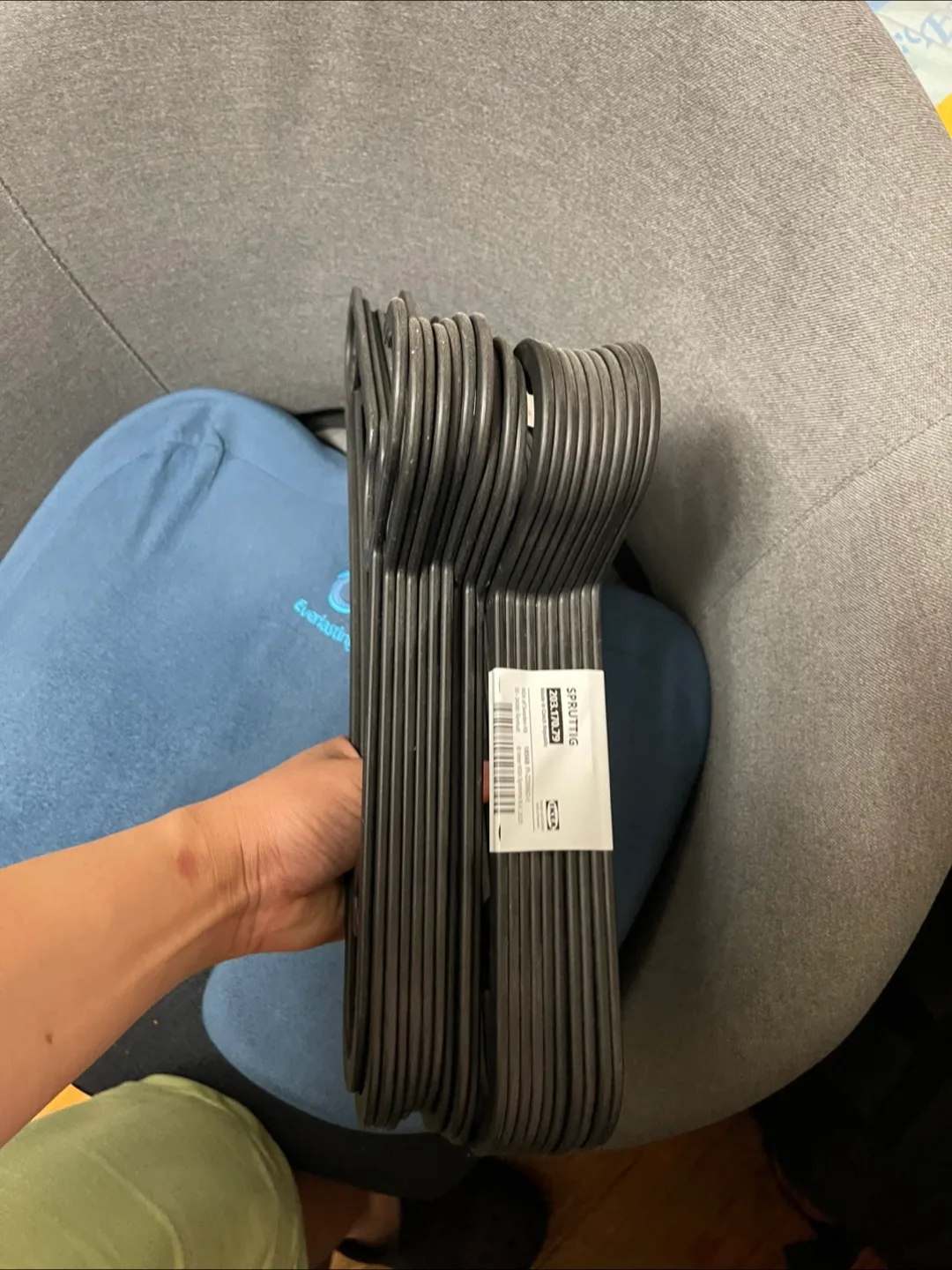 IKEA SPRUTTIG Lightweight Clothes Hangers - Set of 20 image indicator(5)