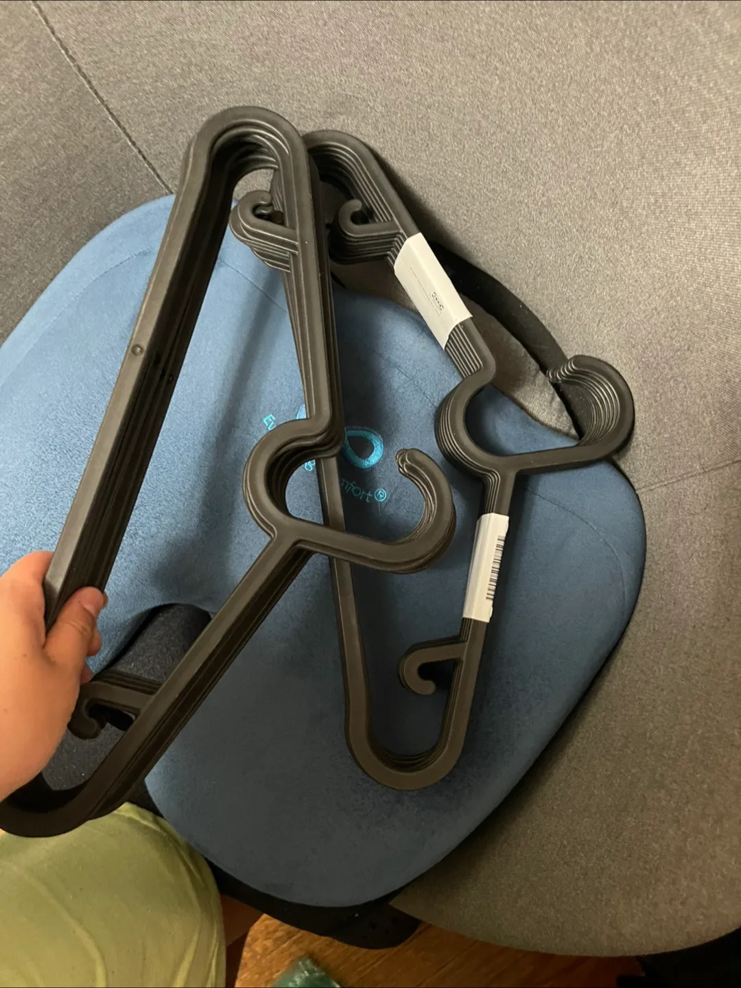 IKEA SPRUTTIG Lightweight Clothes Hangers - Set of 20 image indicator(4)