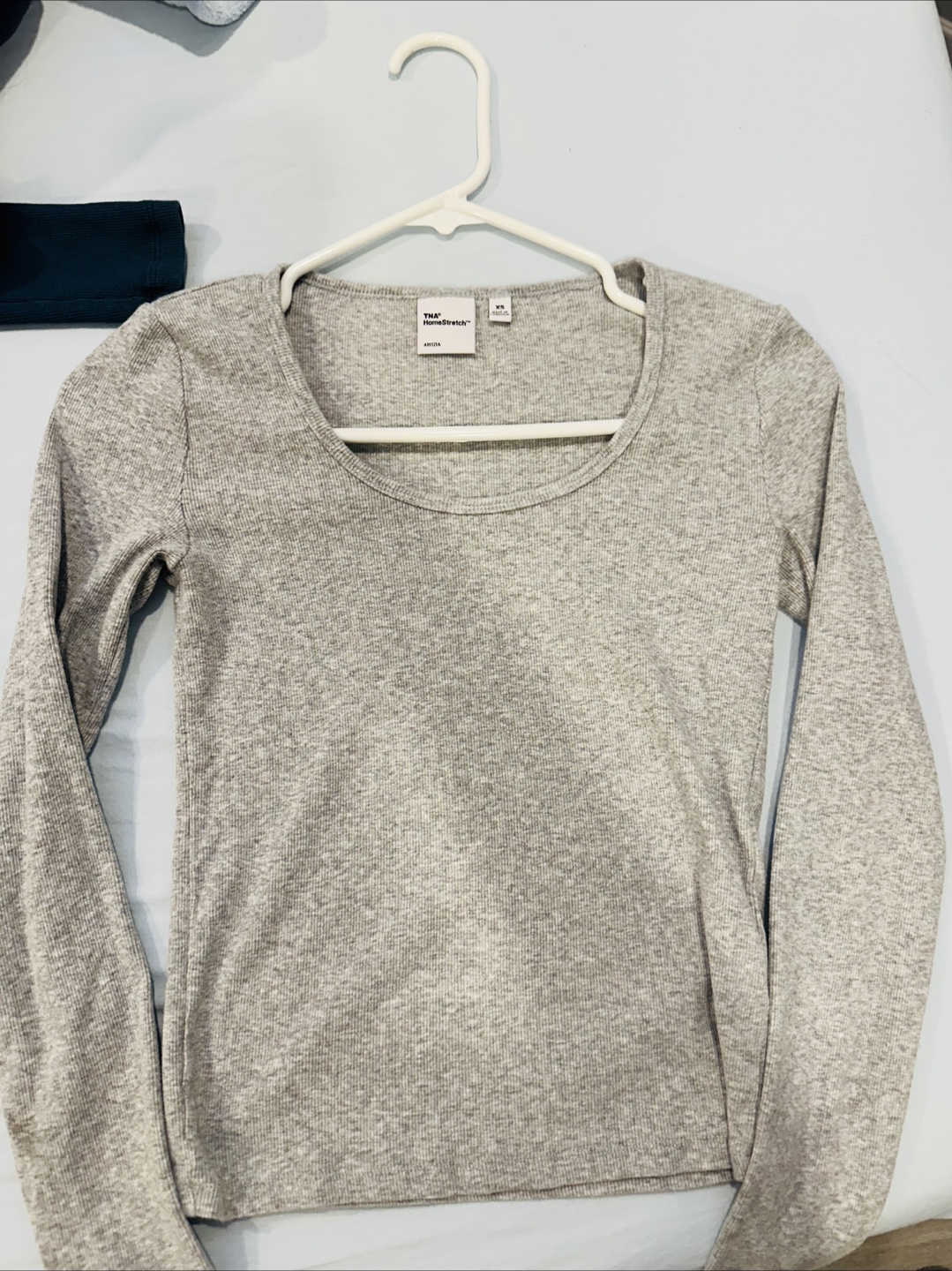 Aritzia Tna Scoopneck Long Sleeves - photo 3
