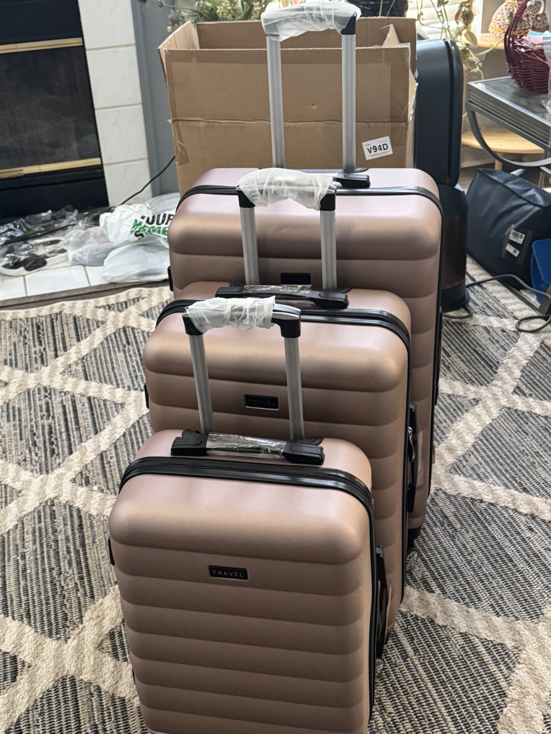Rose Gold 3-Piece Luggage Set Brand New - photo 3