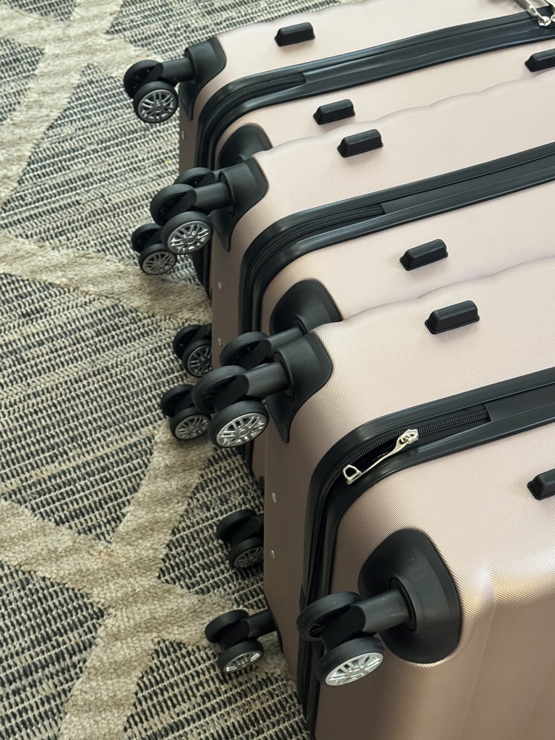 Rose Gold 3-Piece Luggage Set Brand New - photo 4