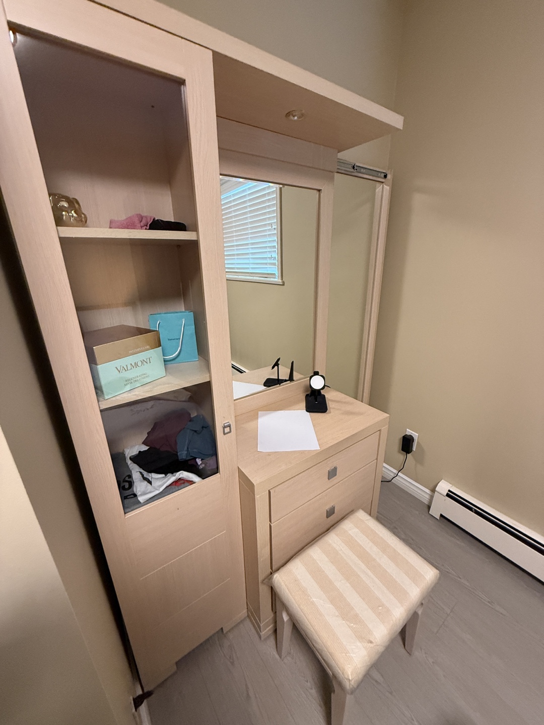 Vanity Make Up Table Set with Mirror and Storage