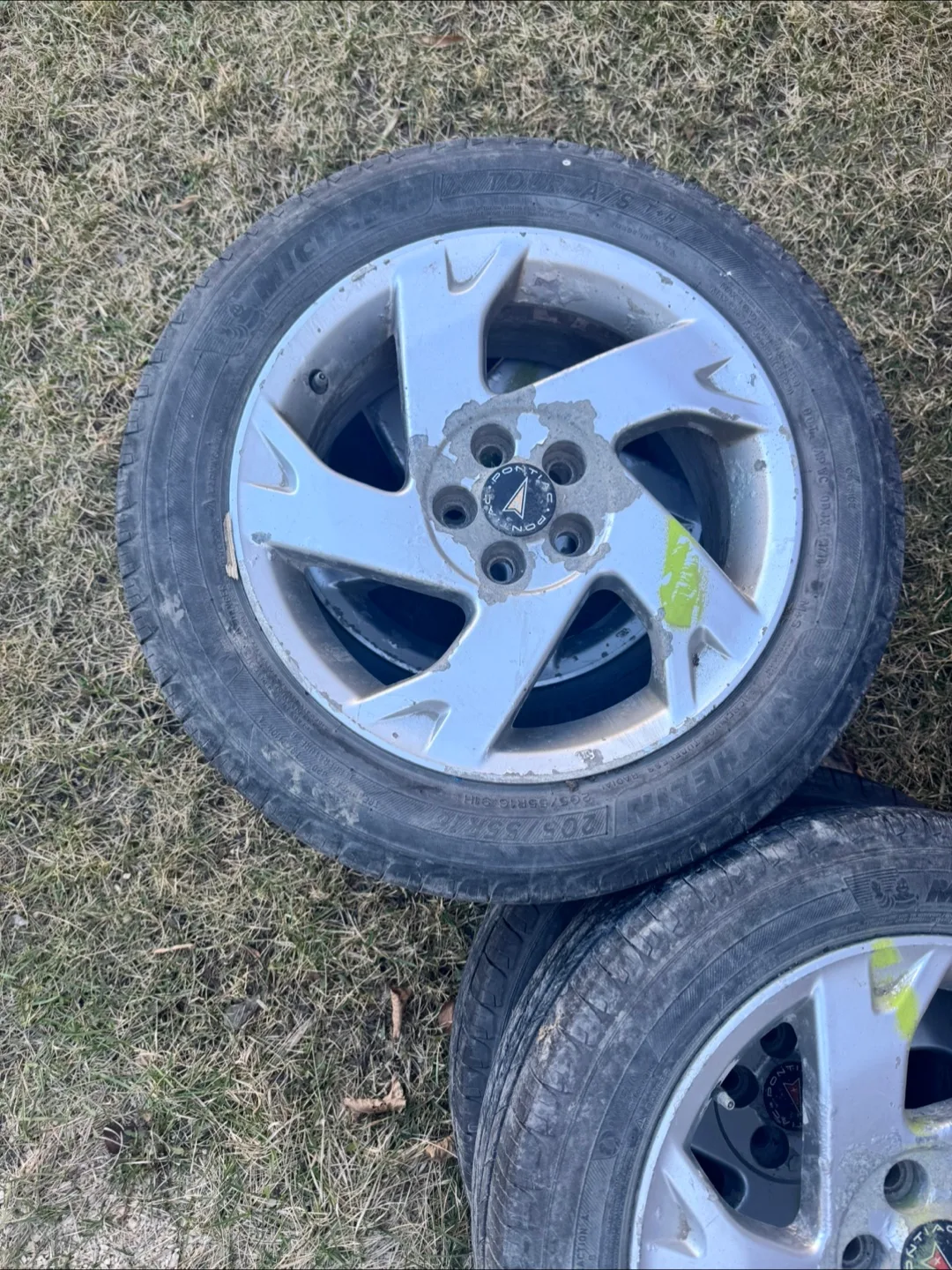 Set of four Pontiac Grand Prix alloy rims with tires image indicator(2)