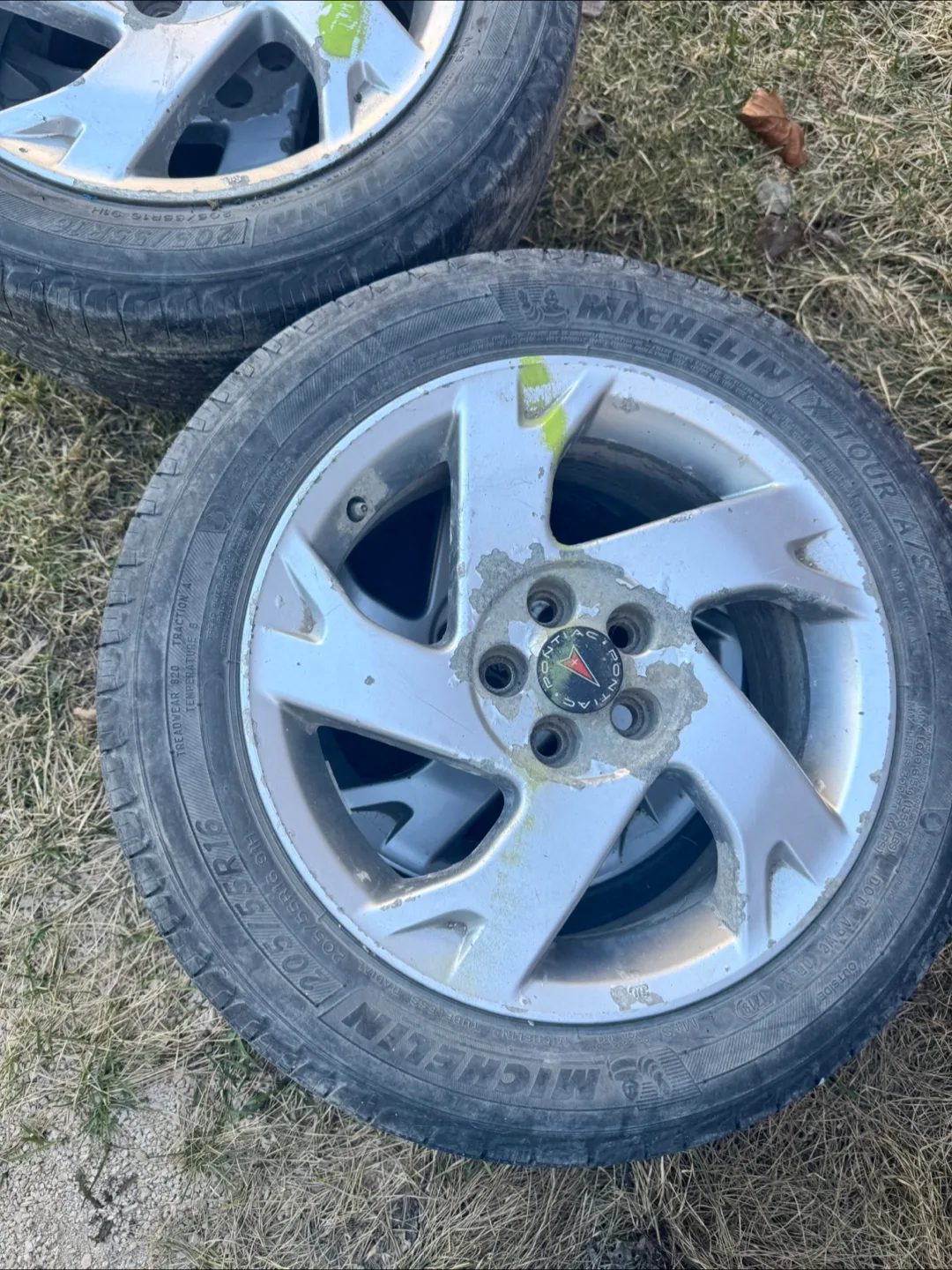 Set of four Pontiac Grand Prix alloy rims with tires image indicator(3)