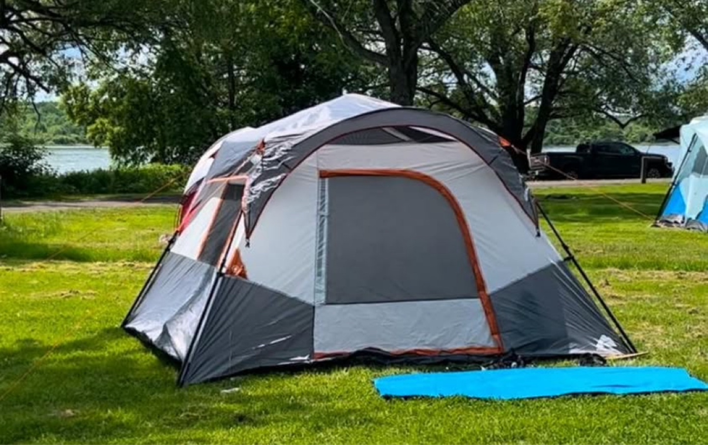 Ozark Trail - Instant Cabin 6-Person Tent with led light lamp