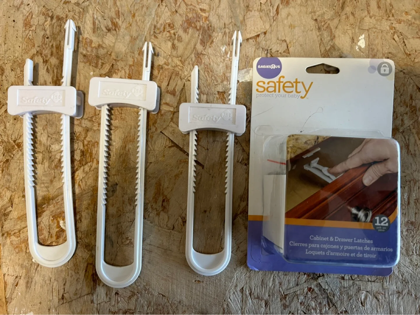 Babies R Us Safety 1st Cabinet & Drawer Latches (12 Pack) thumbnail