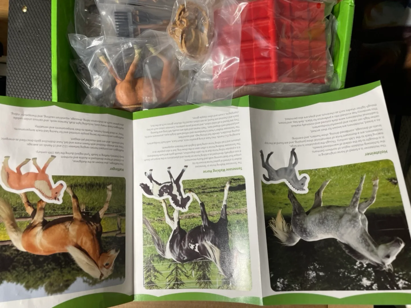 DuDuMo Horse Playset with 3 Horses and Stable image indicator(8)