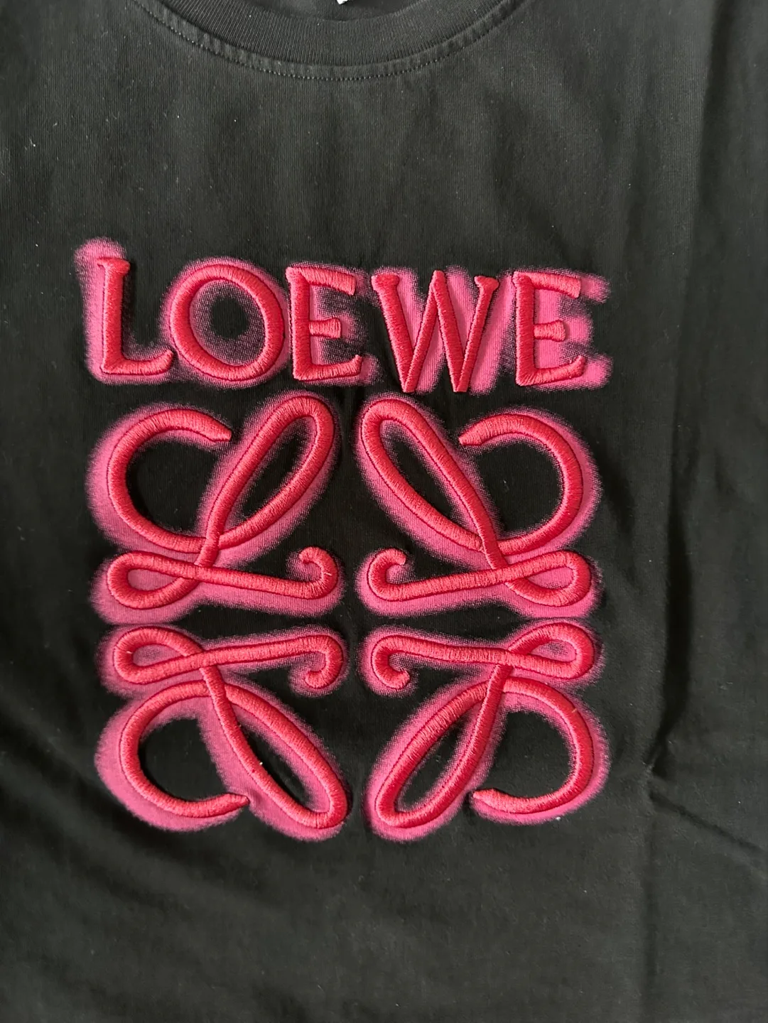 LOEWE Black Pink Logo image indicator(2)