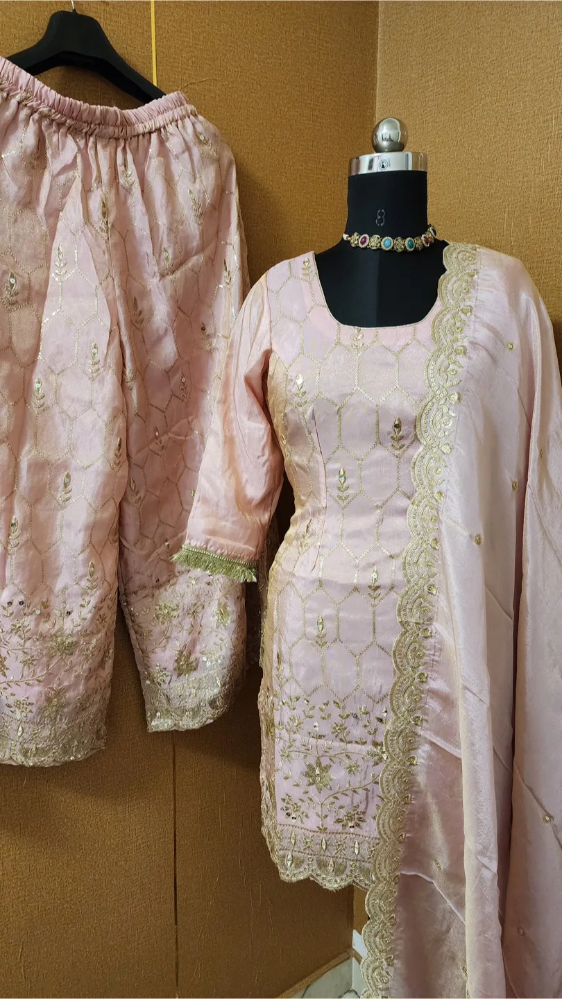 Beautiful embroidered 3-piece suit set thumbnail