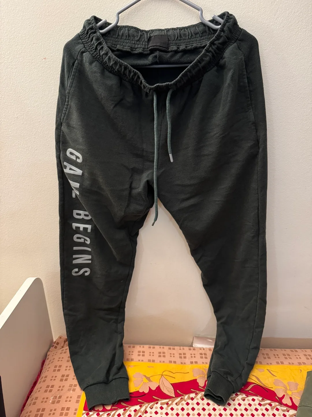 Free‼️Men's  joggers with  print M thumbnail