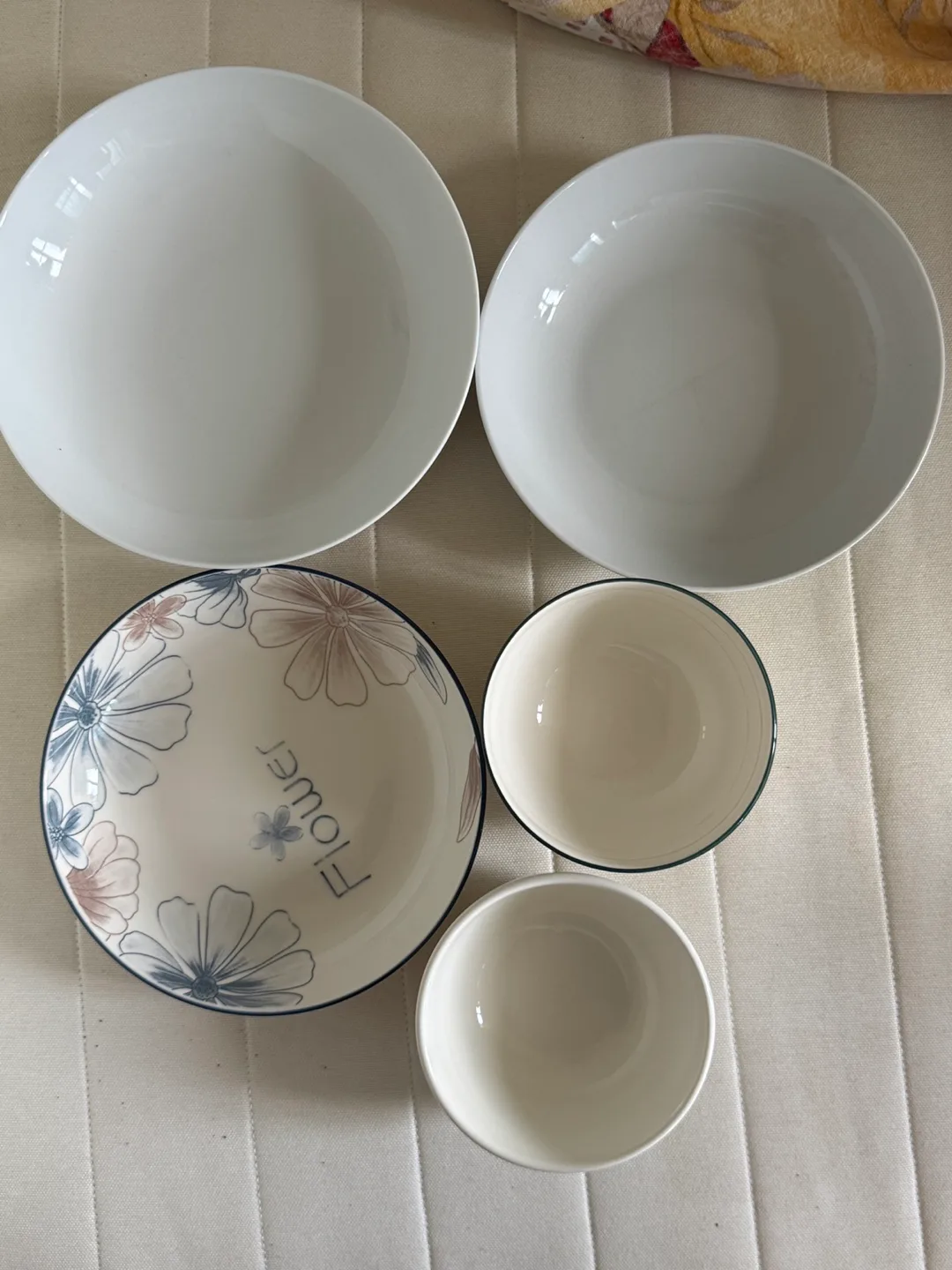 Free ‼️Set of 5 Bowls thumbnail