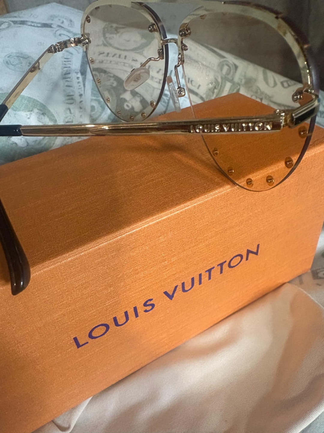 Louis Vuitton Sunglasses Aviator Style - photo 2