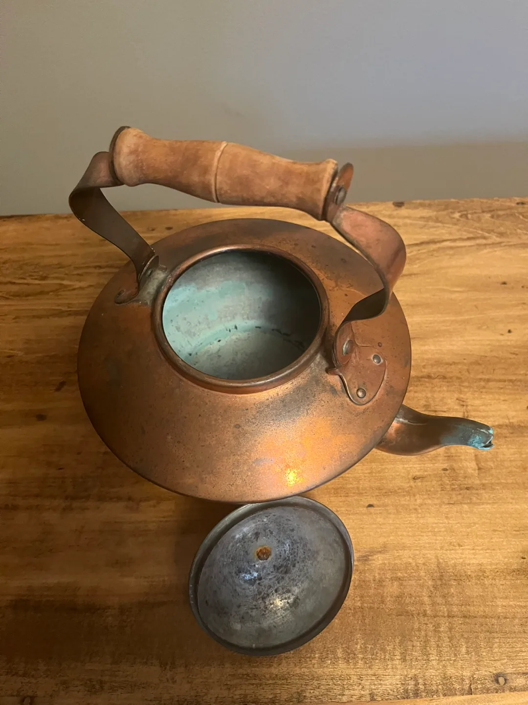 Vintage 1930s Copper Ornate Tea Kettle c/w Wooden Handle image indicator(7)