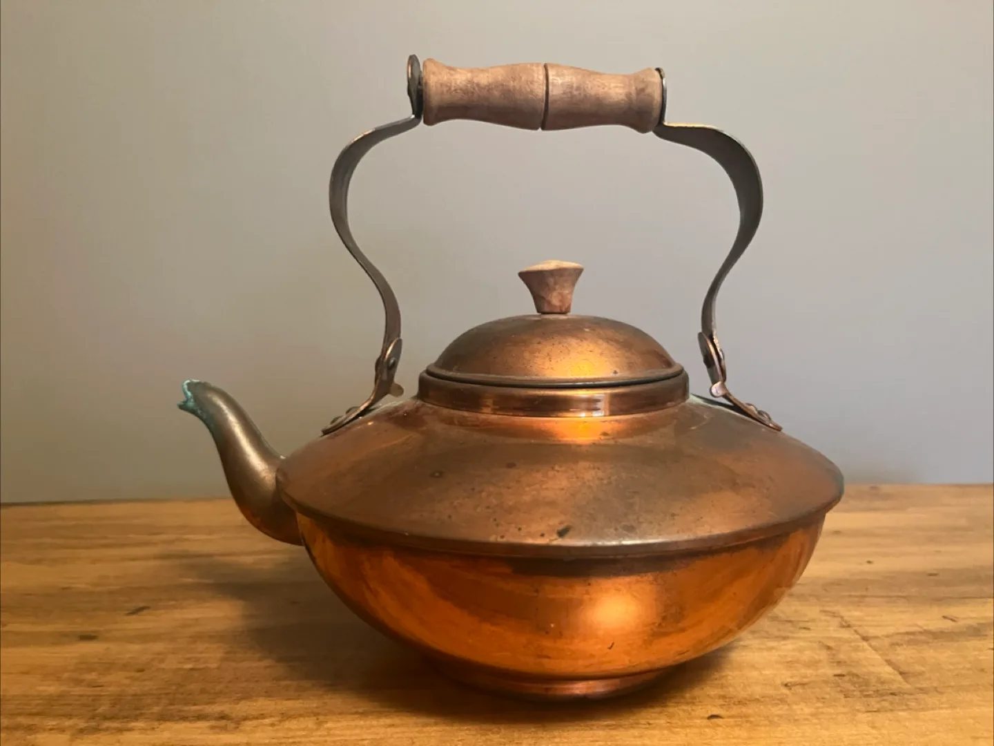 Vintage 1930s Copper Ornate Tea Kettle c/w Wooden Handle image indicator(3)