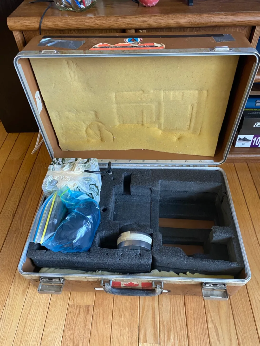 Vintage Nord Photo Eng. Inc. SLR Camera with Tripod and Case image indicator(5)