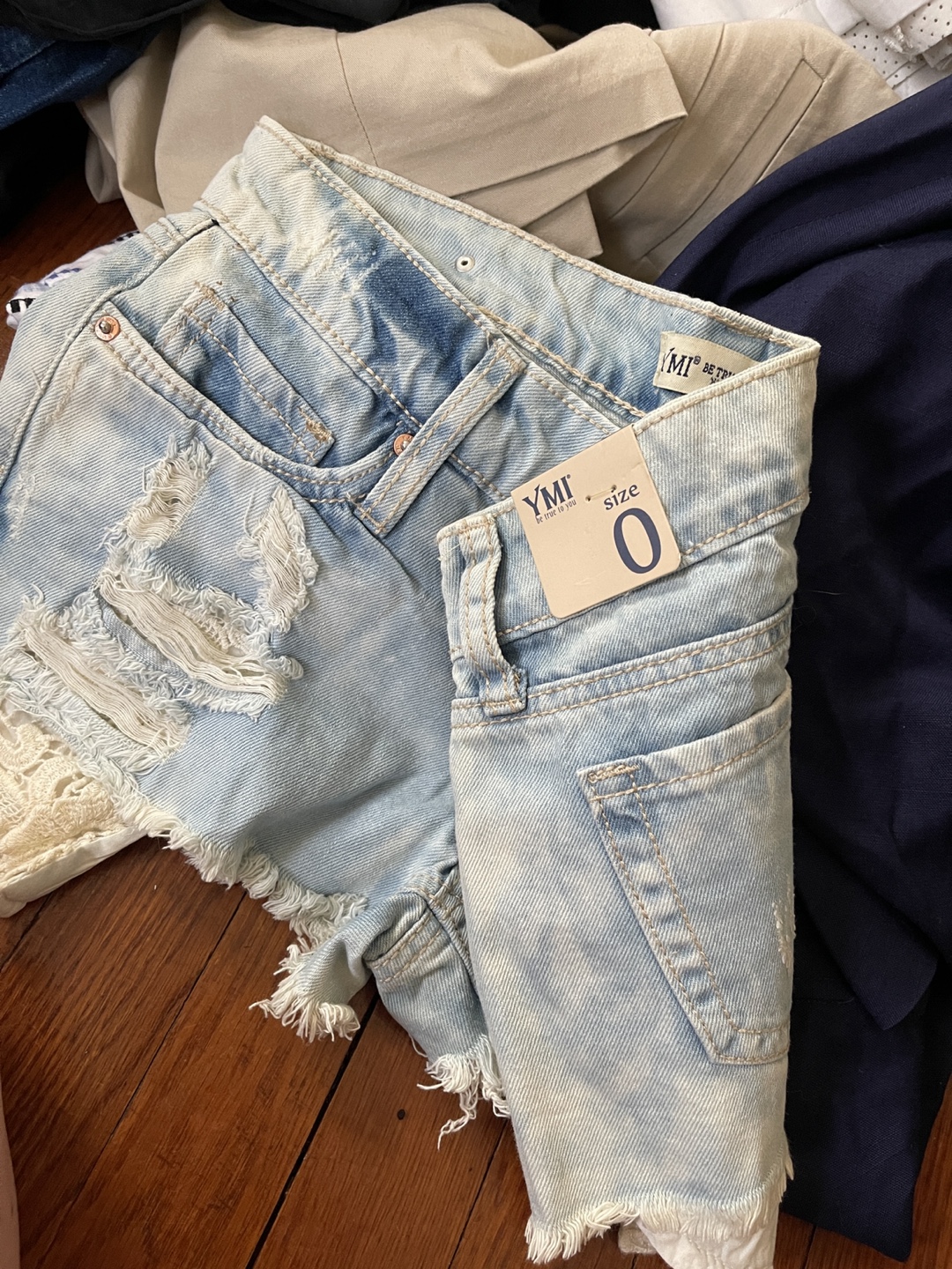 Lot of women’s shorts/skirts/jumpsuits/rompers mixed sizes - photo 5