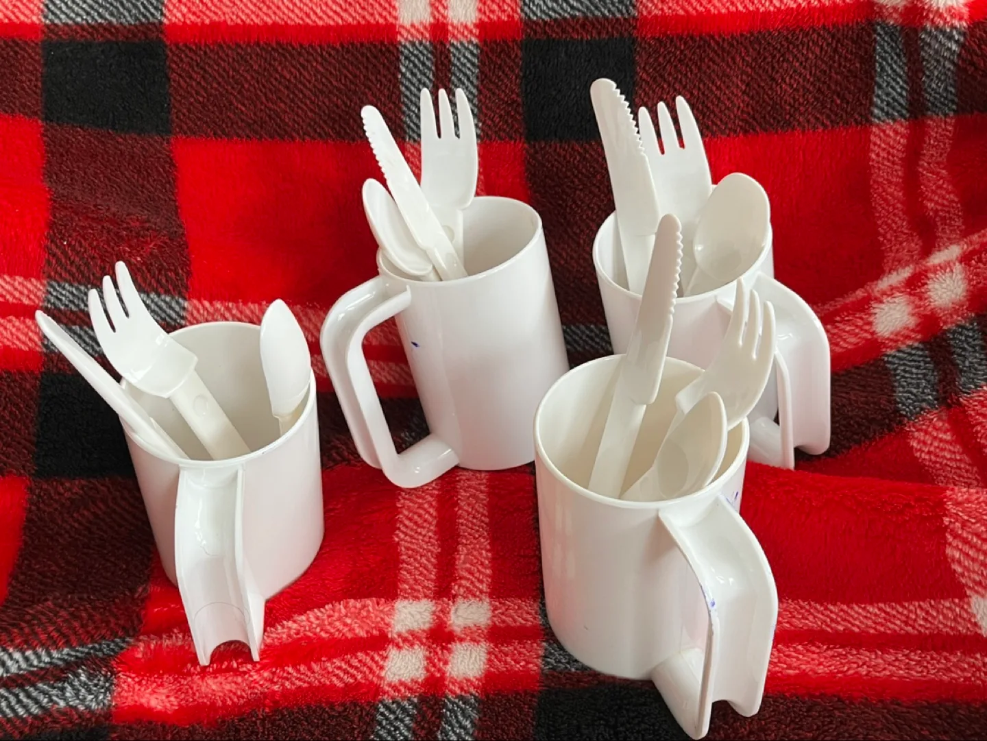 Wicker Picnic Basket Set with Utensil & 4 Mugs image indicator(3)