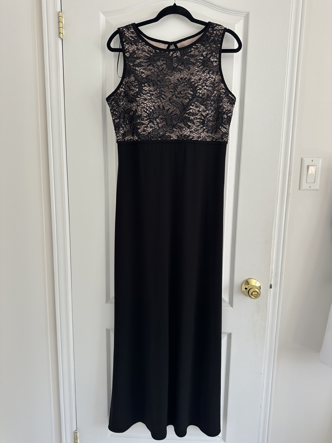 Elegant Black Lace Maxi Dress - photo 2