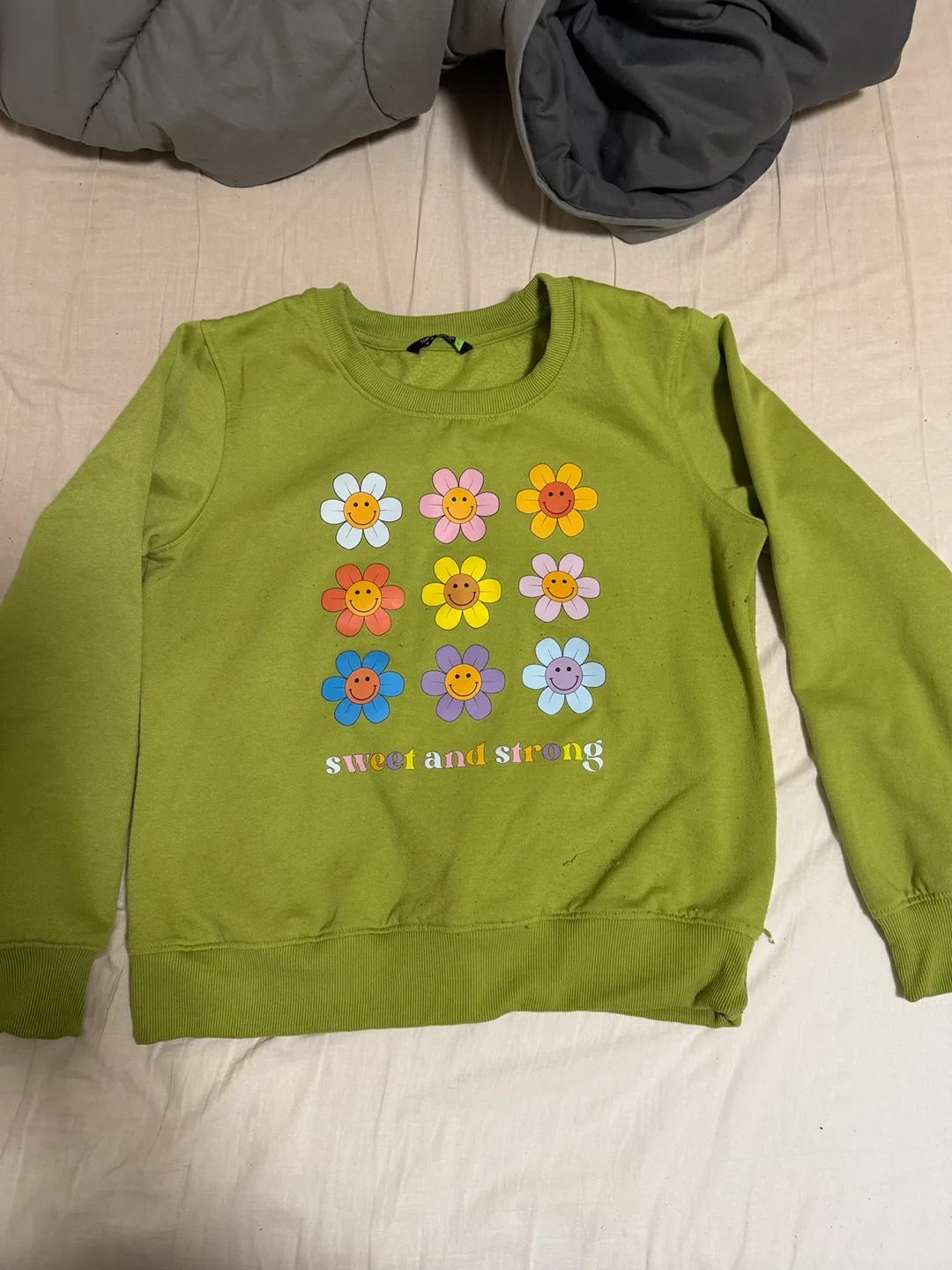 Free ‼️Green Crewneck Sweatshirt with Flower Graphic thumbnail