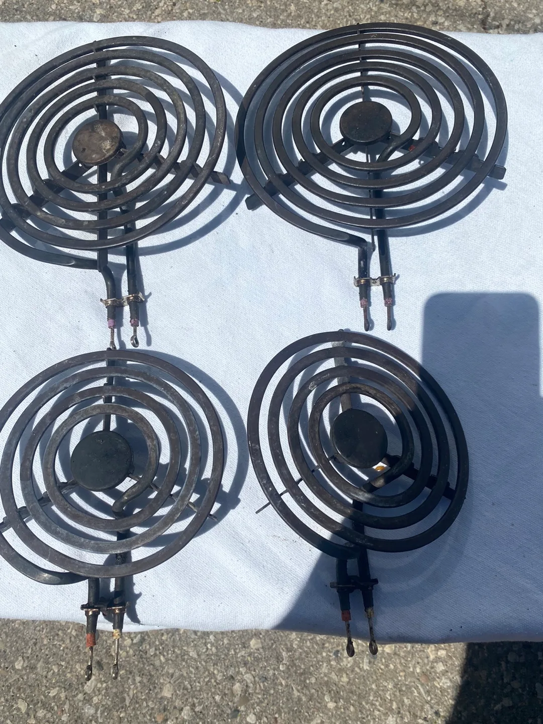 Four Electric Stovetop Heating Elements thumbnail