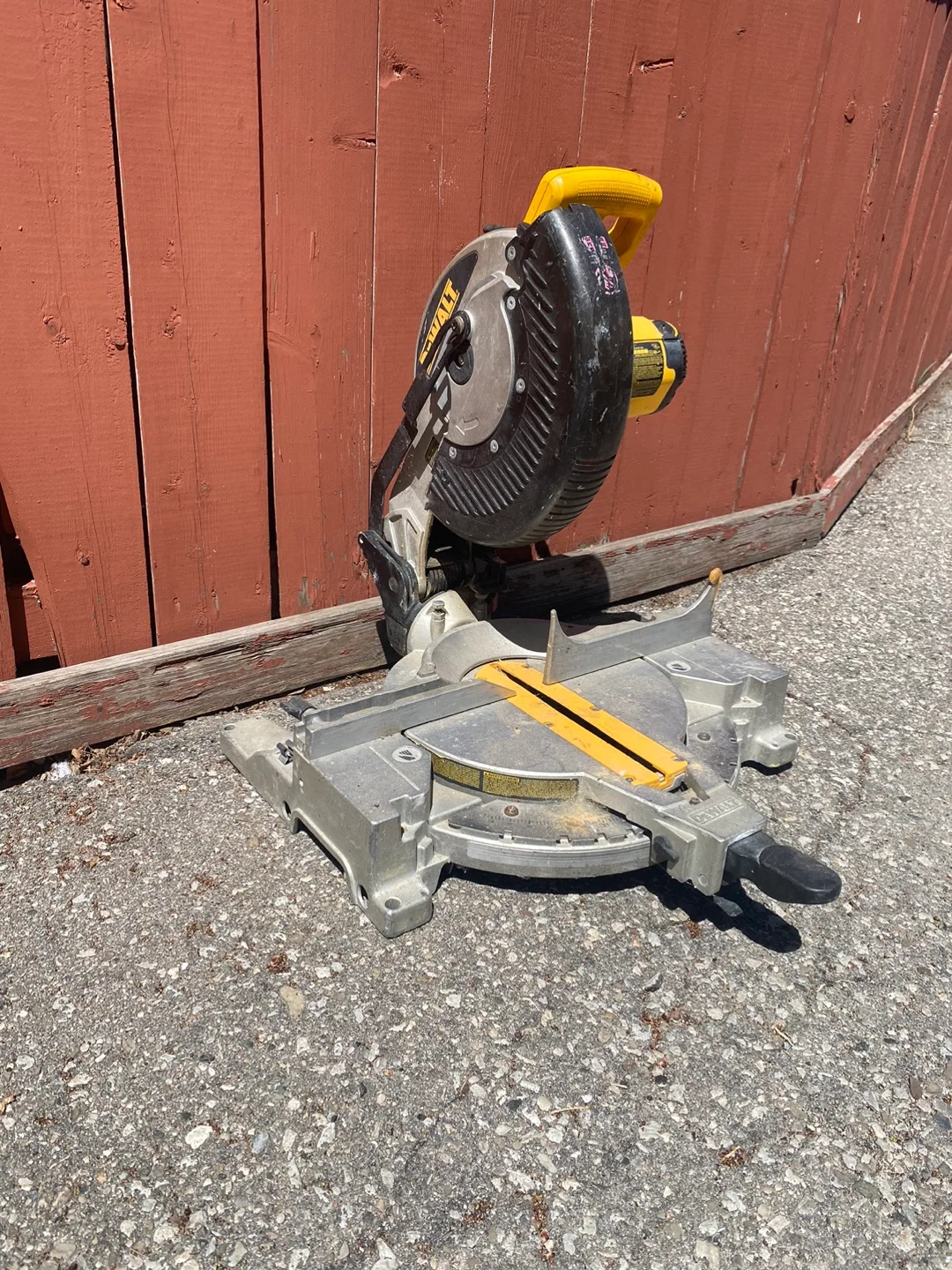 Dewalt 12-inch Compound Miter Saw image indicator(3)