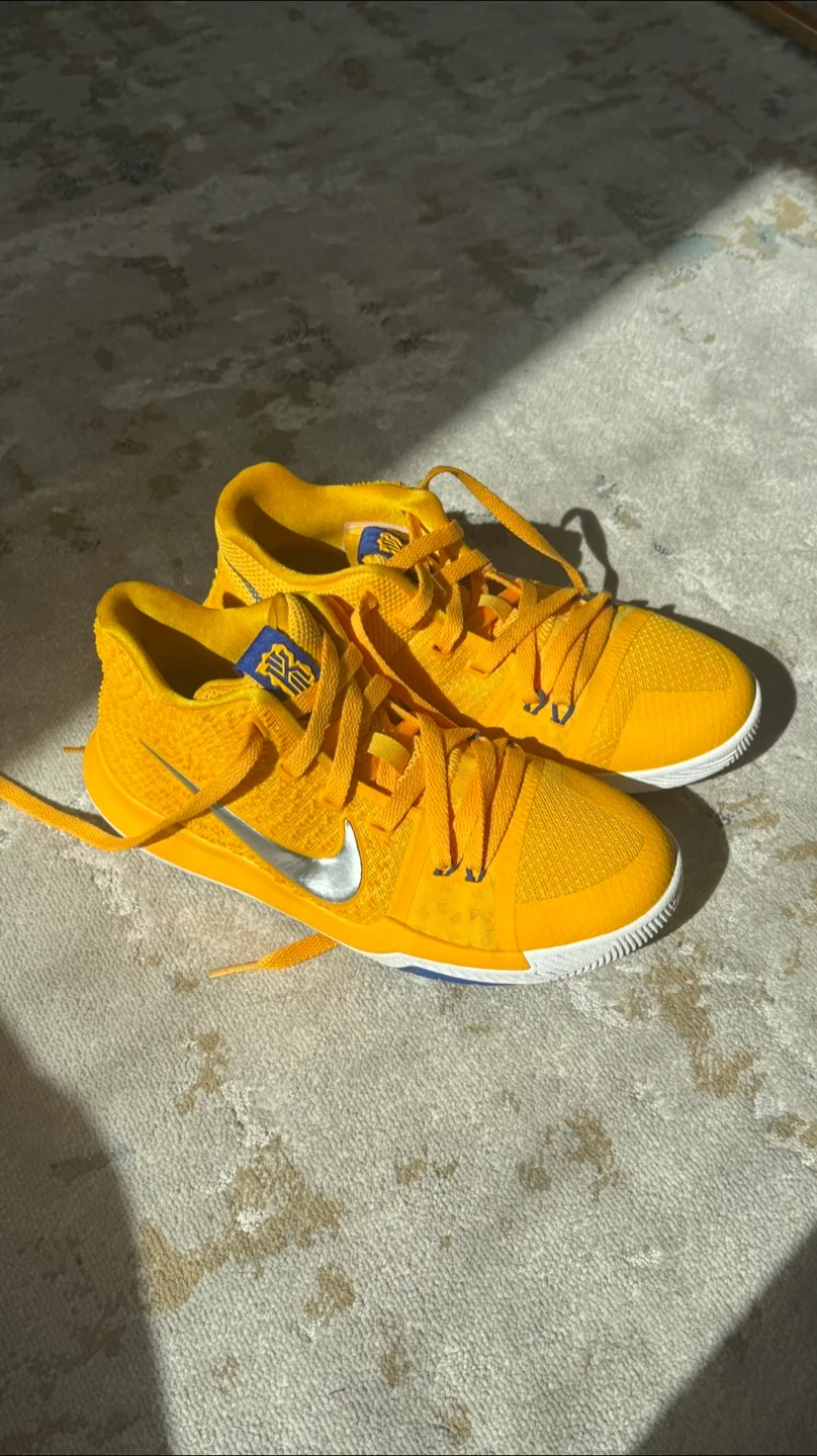 Nike Kid's Kyrie 3 GS image indicator(3)