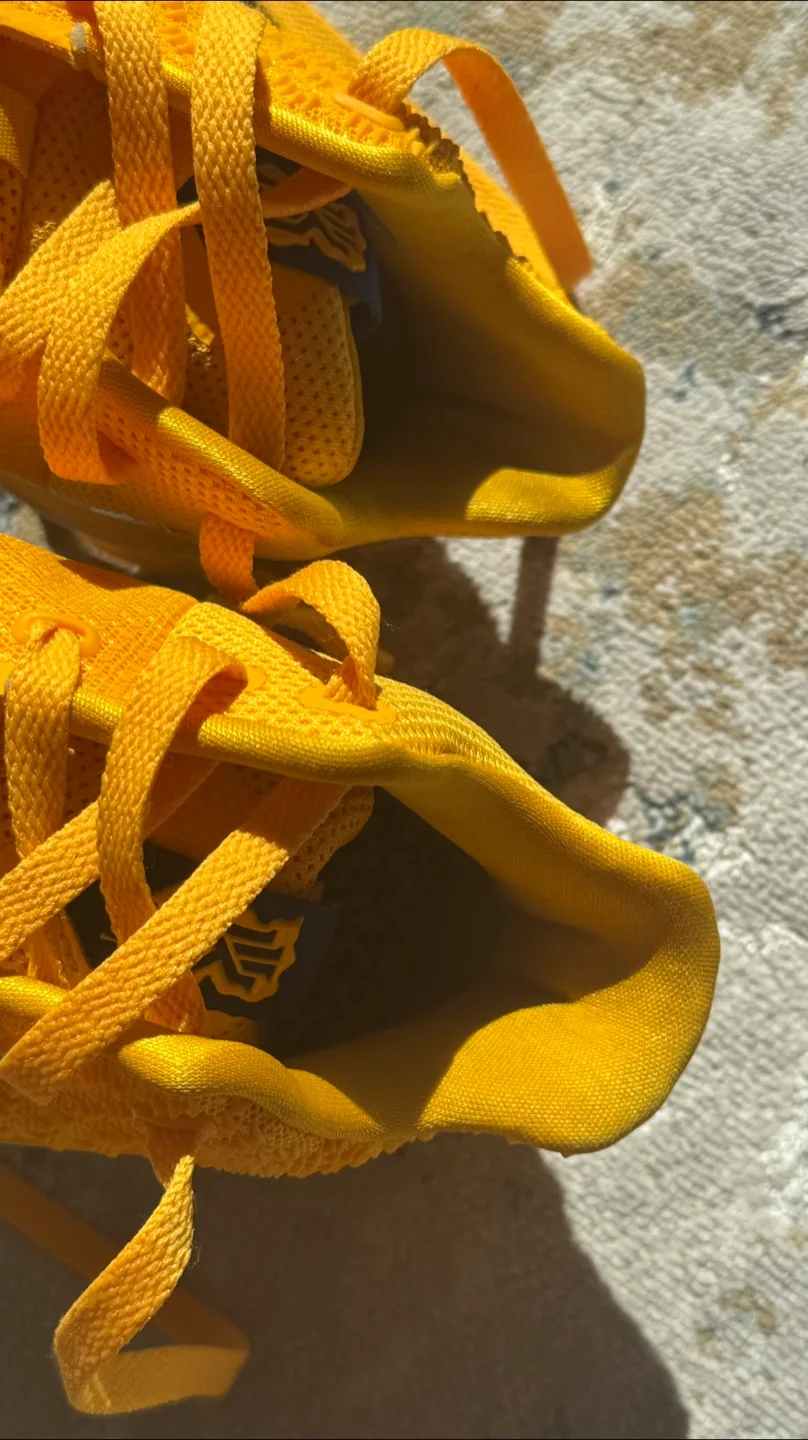 Nike Kid's Kyrie 3 GS image indicator(9)