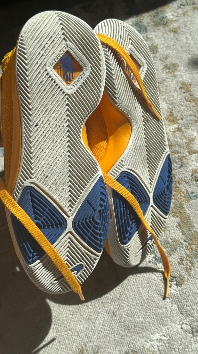 Nike Kid's Kyrie 3 GS image indicator(10)