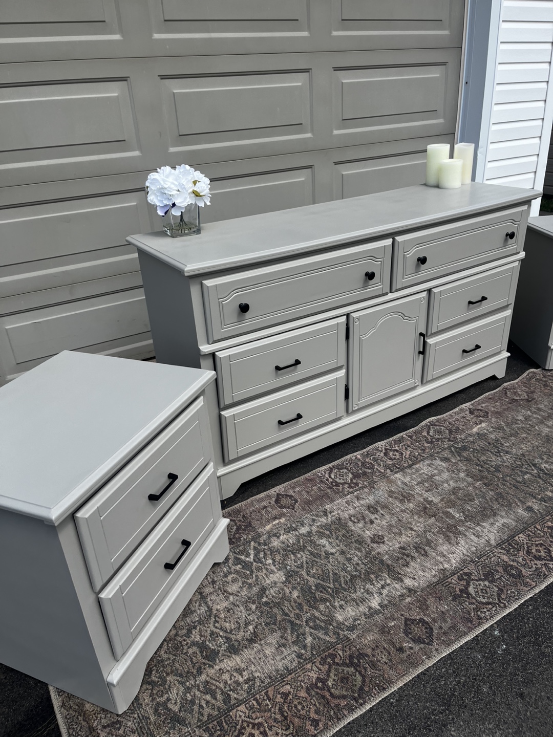 Beautiful Three Piece Bedroom Set - photo 3