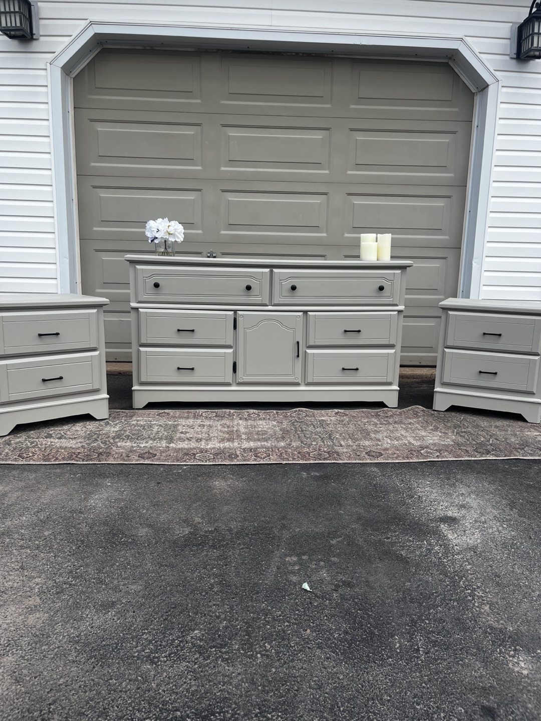 Beautiful Three Piece Bedroom Set - photo 2