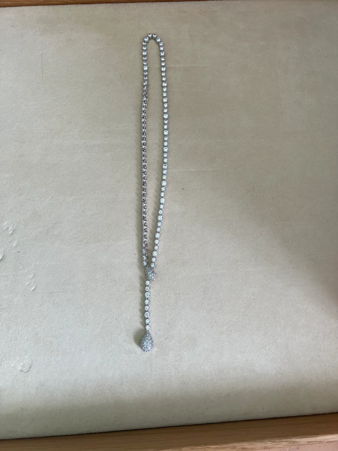 Two sparkly necklaces image indicator(4)