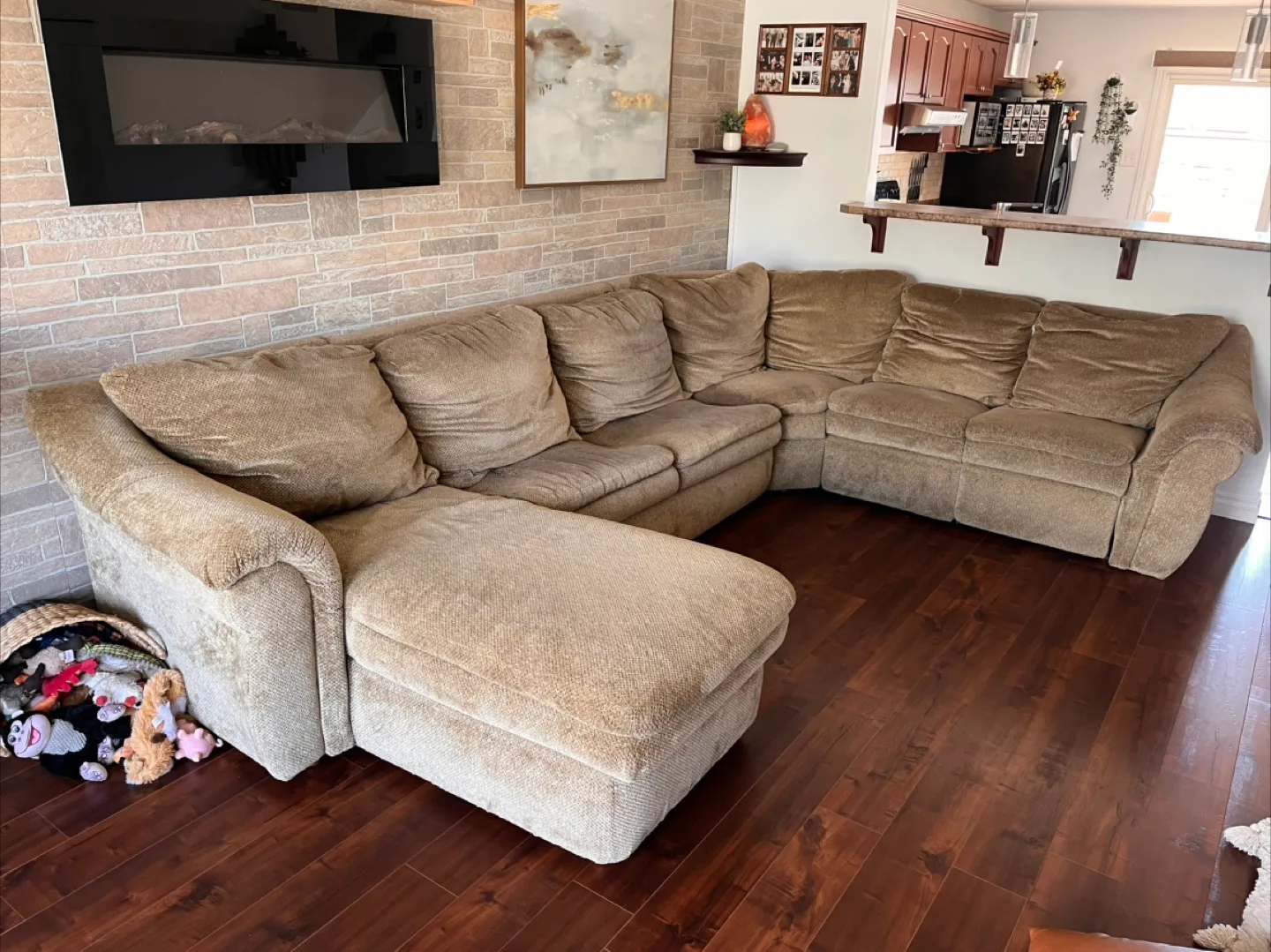 Large La-Z-Boy beige sectional sofa thumbnail