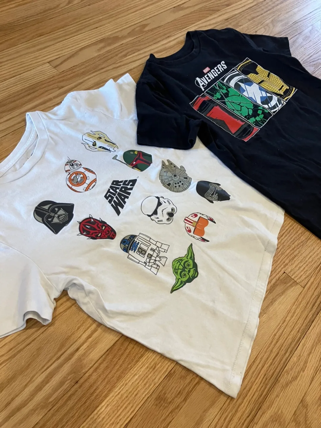 2 Kids' Graphic T-Shirts - Star Wars & Avengers image indicator(6)