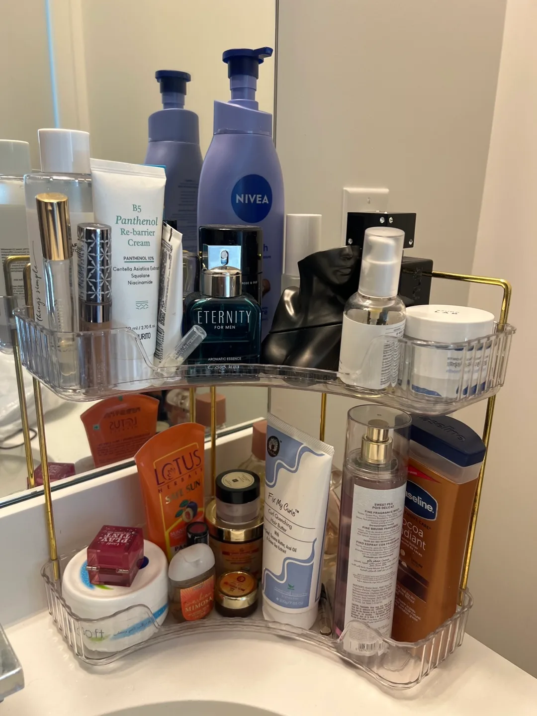 Corner Makeup/Bathroom Organizer thumbnail