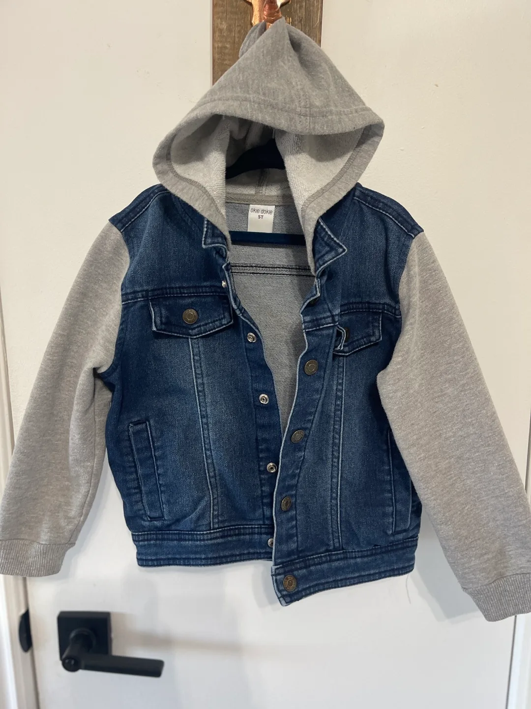Boys size 5 hoodie Jean jacket thumbnail