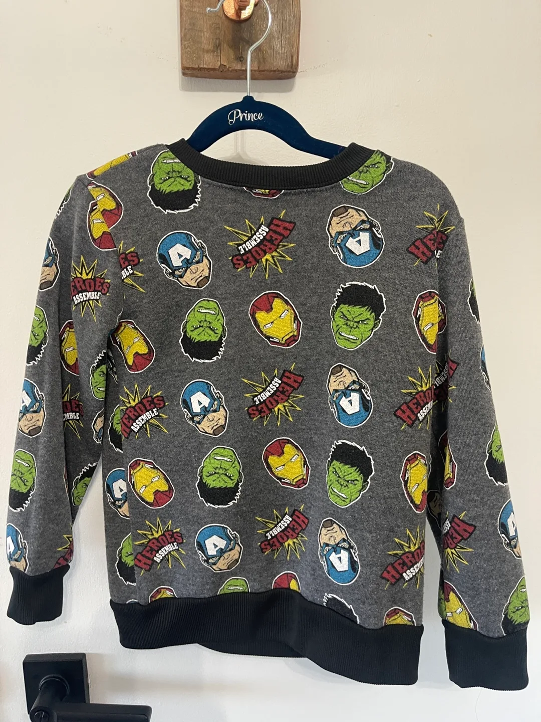 Marvel Avengers Sweatshirt Size 6 thumbnail